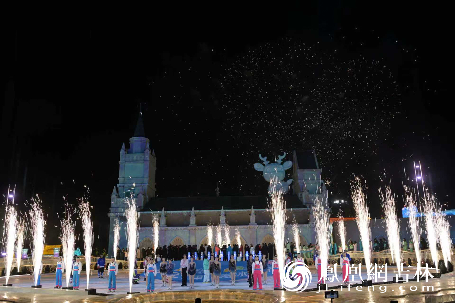 长春冰雪新天地156万㎡奇幻冰境璀璨绽放!