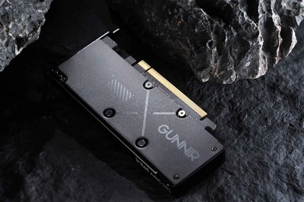 全金属外壳 帅爆！蓝戟发布单风扇迷你版Intel锐炫Pro B50专业显卡