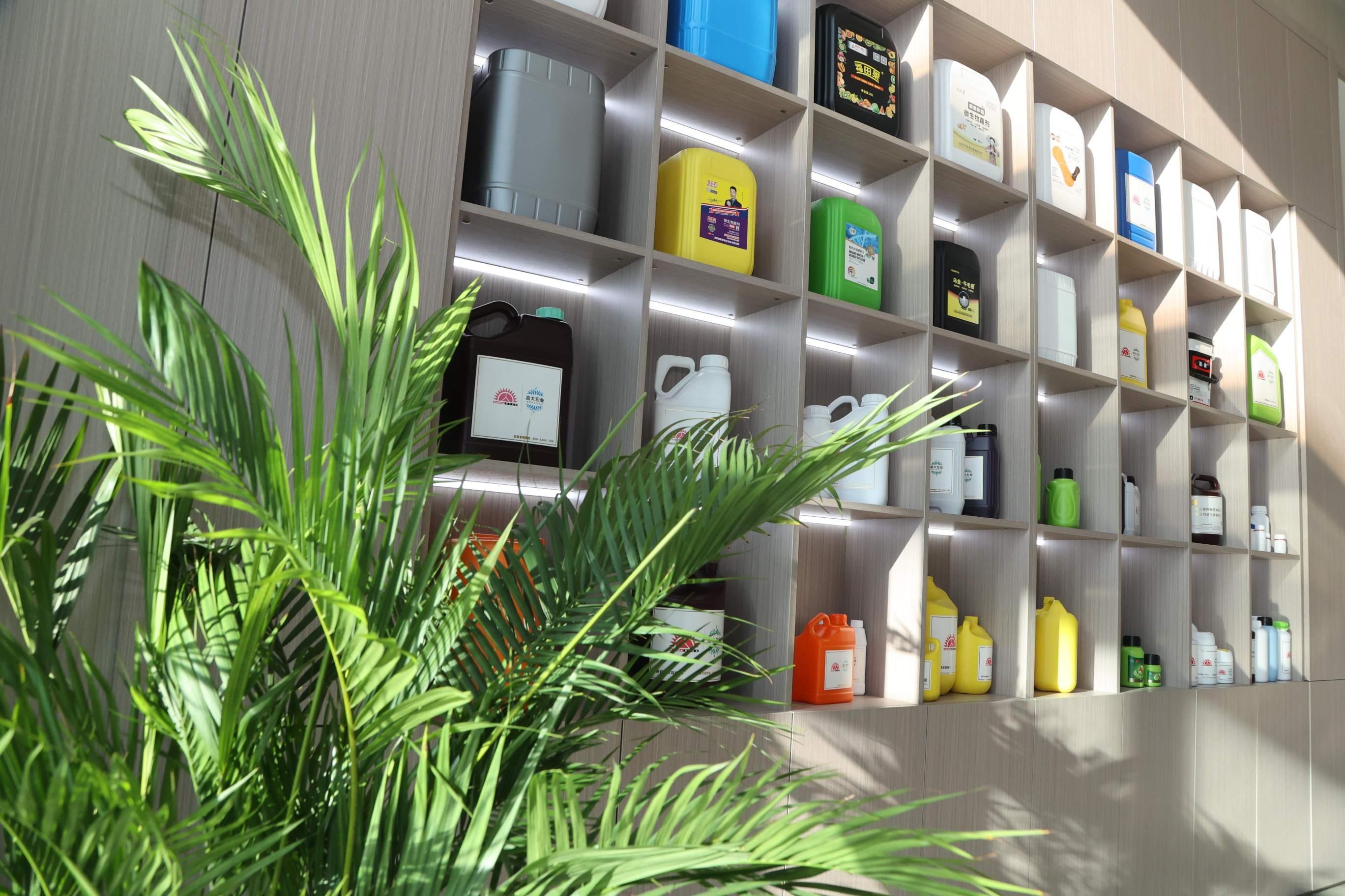 “样品墙”琳琅满目。