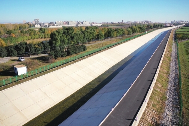 西霞院水利枢纽输水及灌区工程温县段（2025年11月18日摄）。彭可 摄