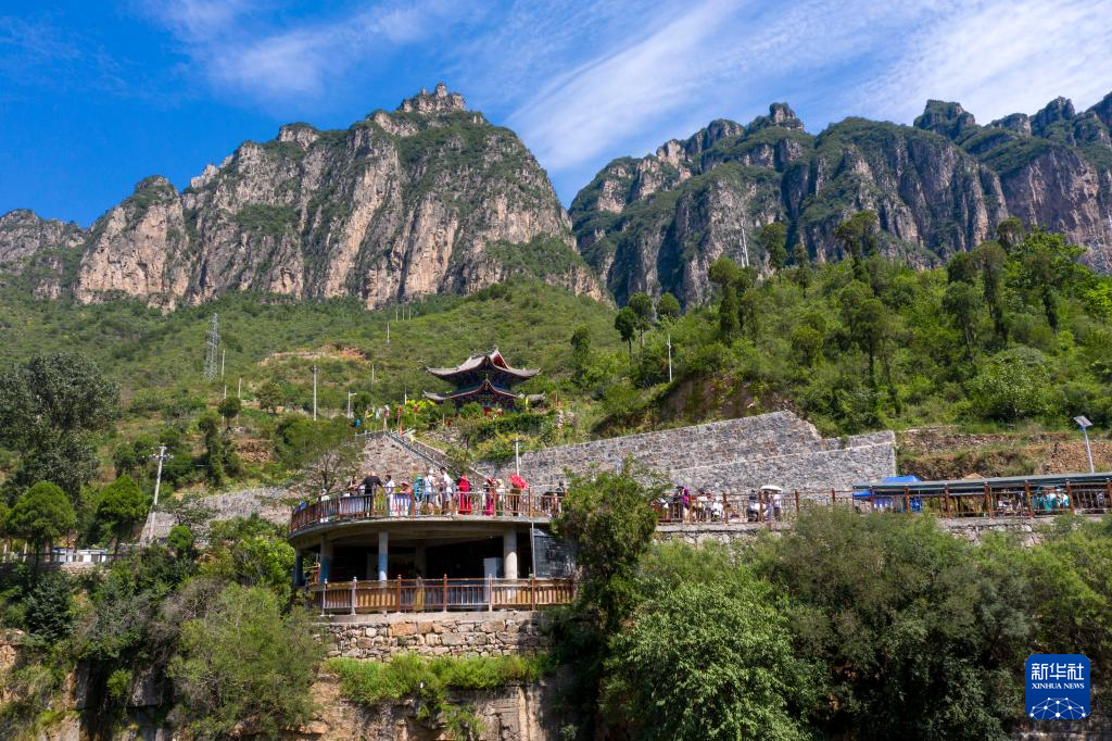 在山西省长治市平顺县虹霓村拍摄的太行山风光(8月6日摄,无人机照片)。新华社记者 杨晨光 摄
