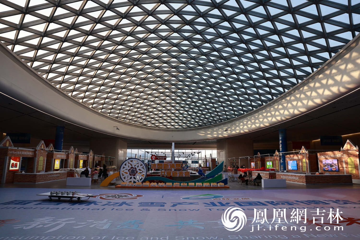 吉林雪博会18日启幕 展馆商品点燃冬日热情