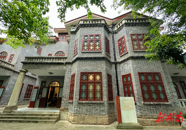 爱国民主人士鲜英的公馆，因其字“特生”，故称“特园”。