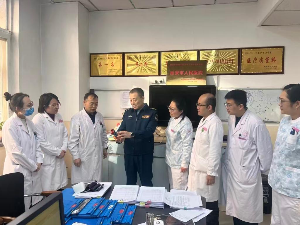 西京醫(yī)院專家團隊在延安市人民醫(yī)院開展臨床指導。