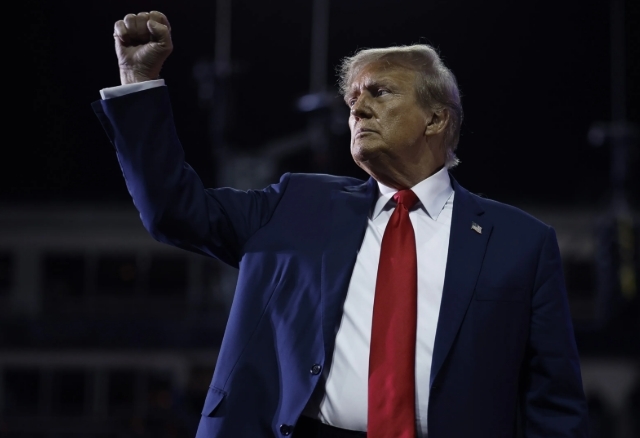 特朗普:委内瑞拉已被美国舰队完全包围,必须归还我们的资产