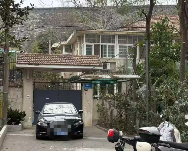 凤凰晚报|银行女经理和丈夫先后自杀,储户取款被告知78万存款只剩4000多元