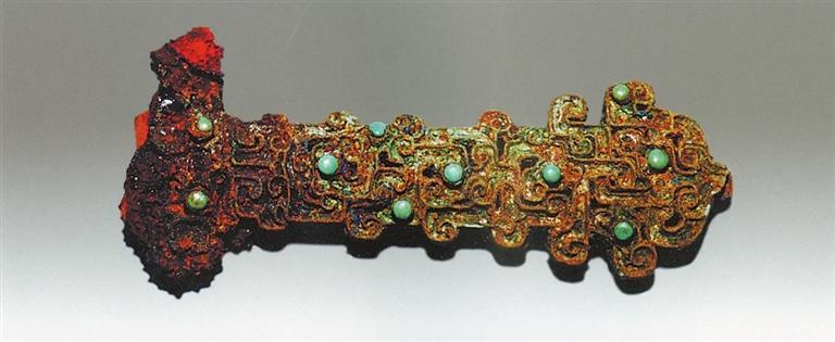 镂空蟠虺纹剑柄