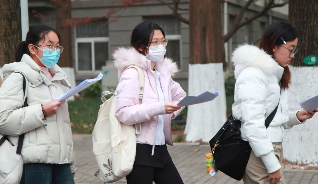 特约摄影：刘建华摄于南京林业大学考点