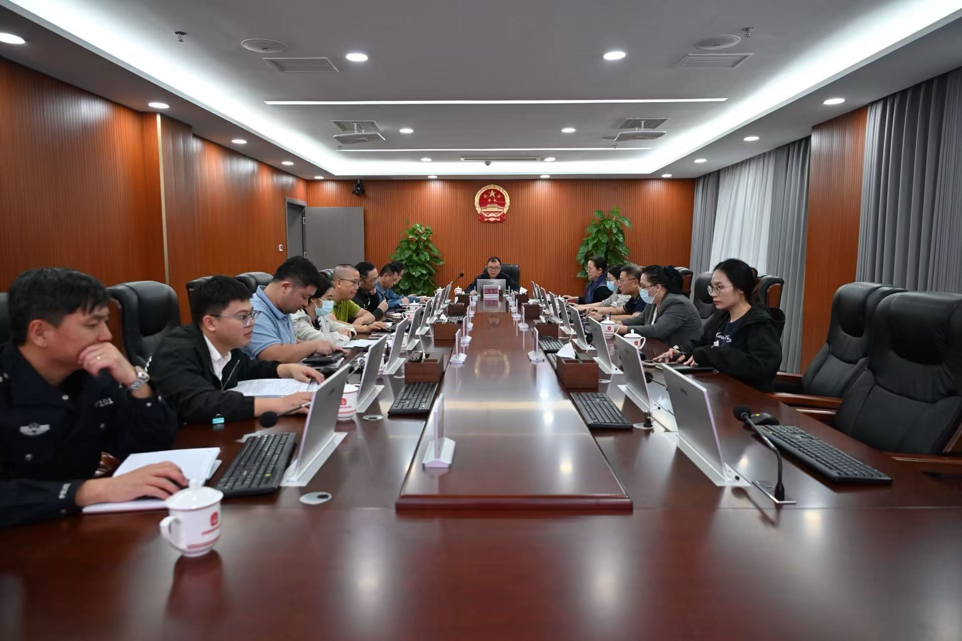 保亭法院召开党组(扩大)会议 传达学习中央经济工作会议、海南自由贸易港全岛封关启动会精神