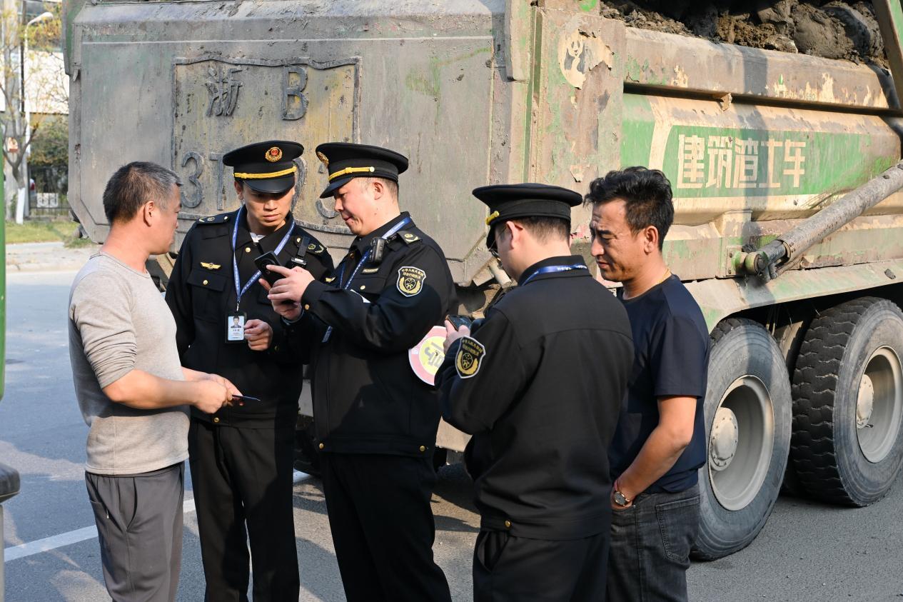 鄞州：三措并举破盲区 “萤火虫”照亮渣土清运法治路