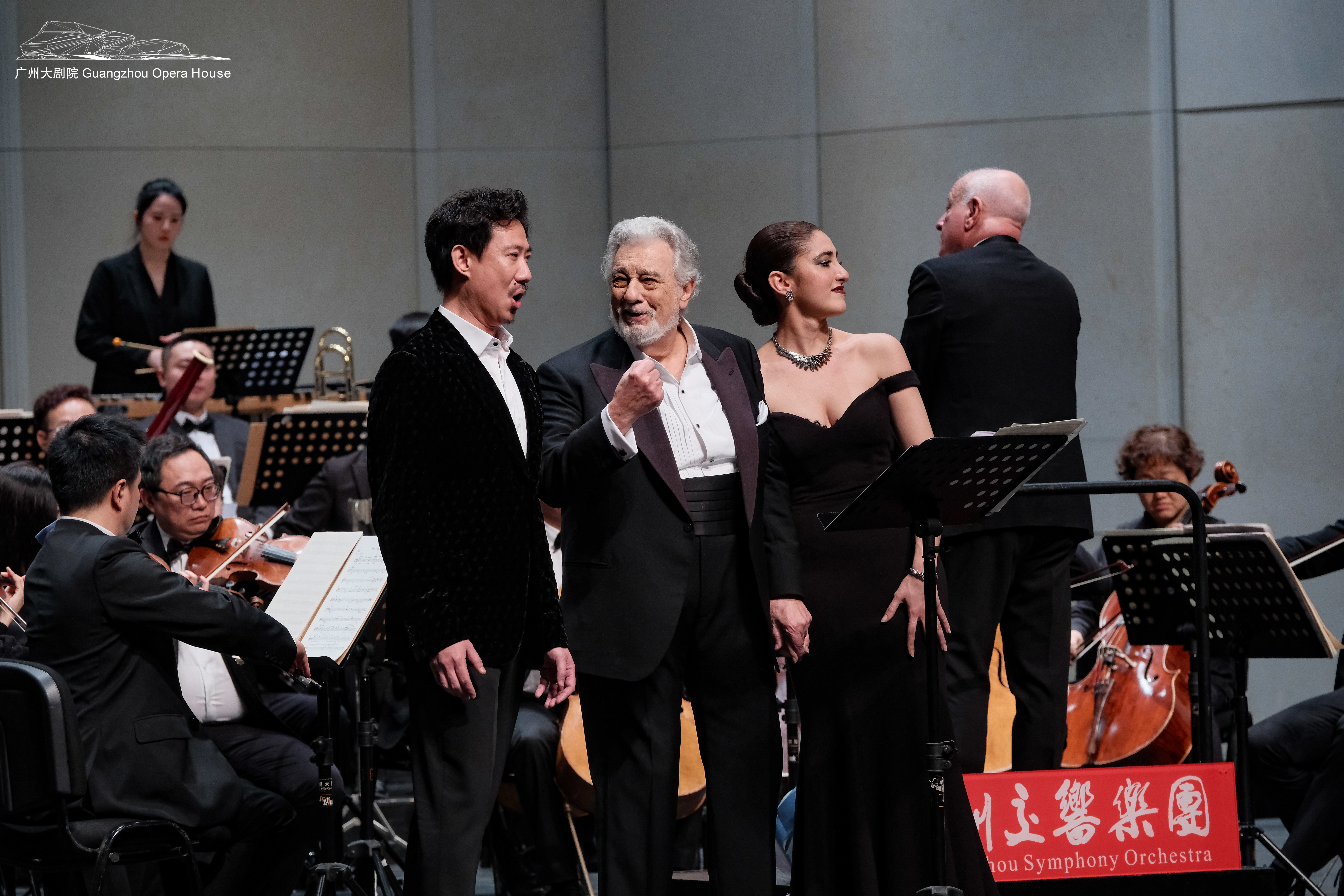 图：“世界三大男高音”之一普拉西多&middot;多明戈在剧院演出