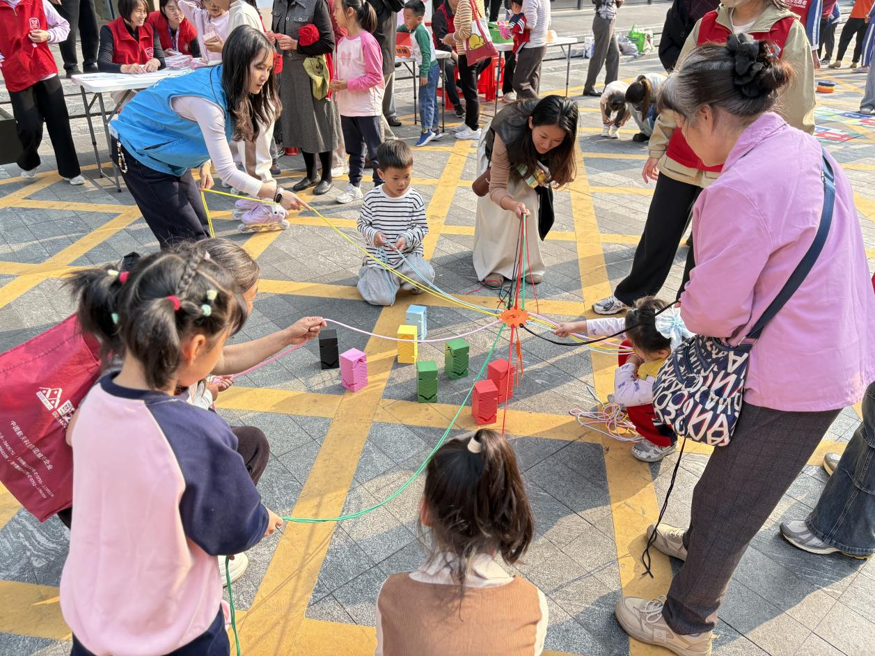 银龄童趣同欢乐,流塘社区老少嘉年华开启代际融合之旅
