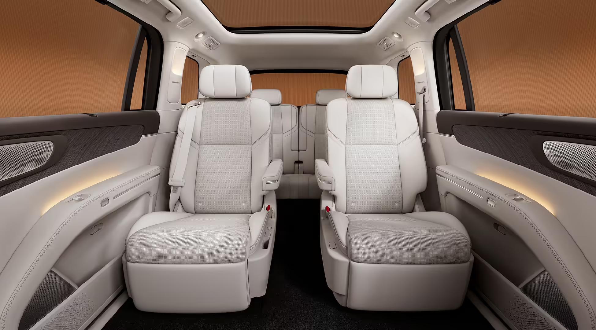 零跑旗舰SUV D19座舱公布：采用多屏系统、二排“零重力”座椅