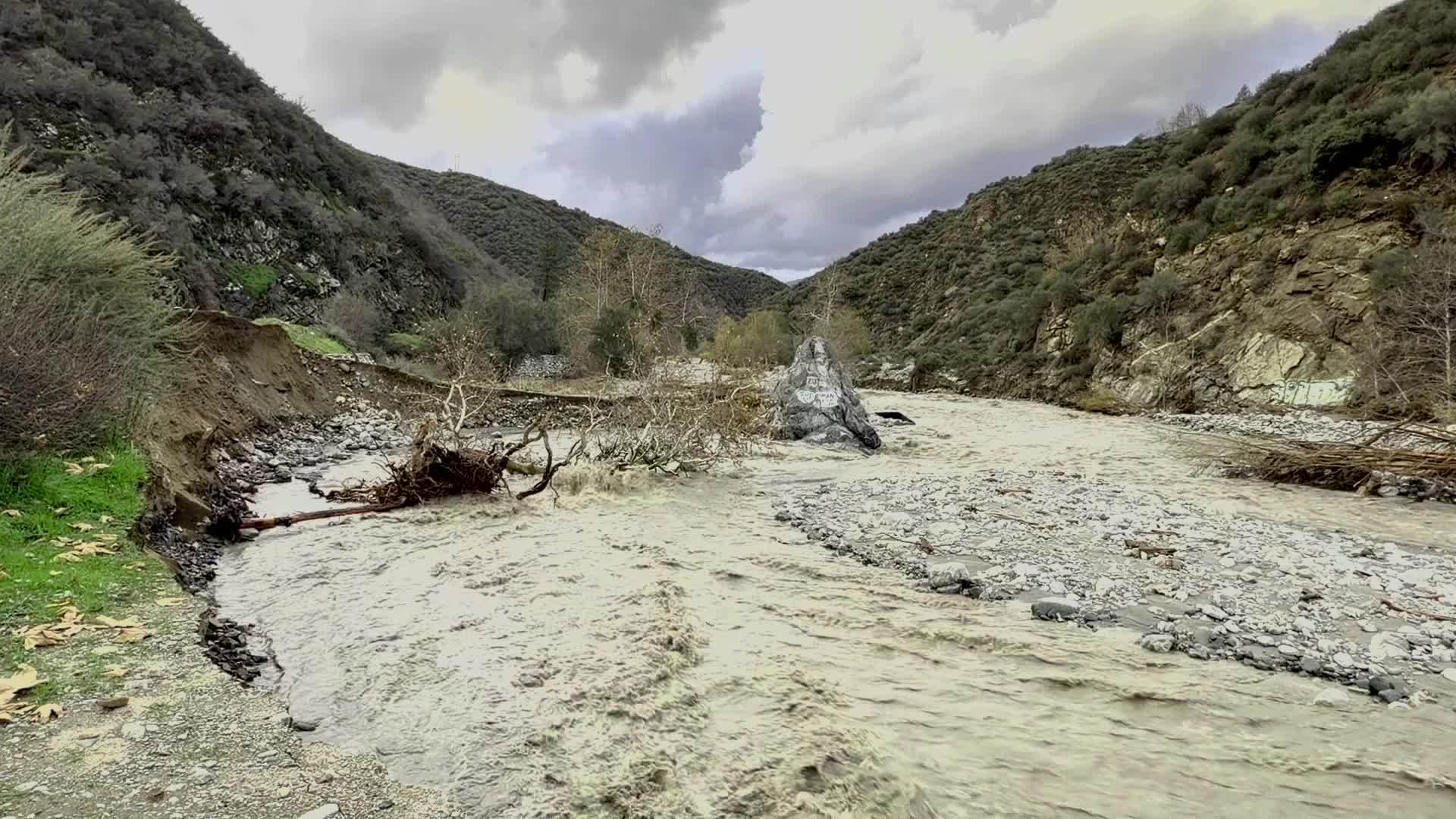 美国加州圣诞假期遭遇风暴 至少3人死亡