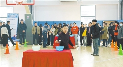 青山路馆趣味比赛吸引众多居民参加