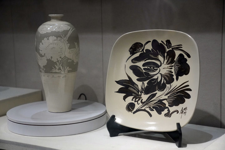 刘立忠工作室展厅里的磁州窑展品。新华每日电讯记者赵鸿宇摄