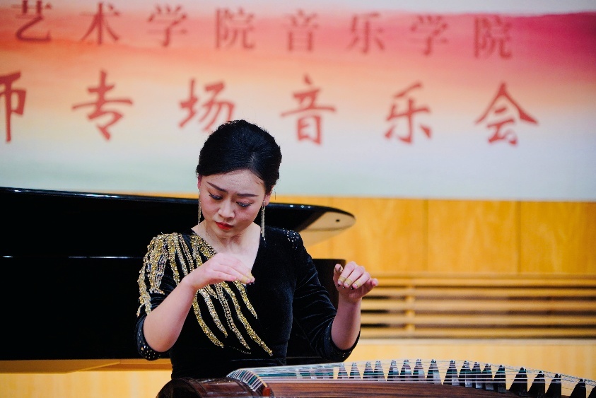 李寒月古筝演奏《桃花源》