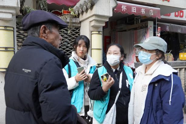 纸质书籍如何延续经营?欧亚学子在西安旧书市集探索答案