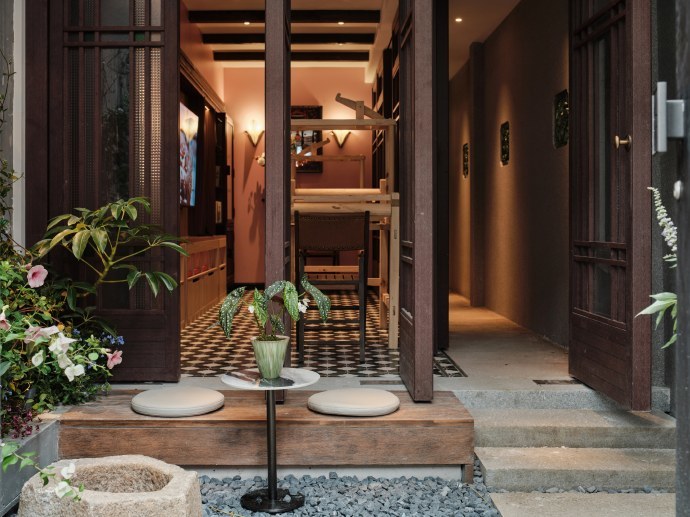 将织机的经纬逻辑融入空间布局，打造出“公私重叠”的活态传承空间