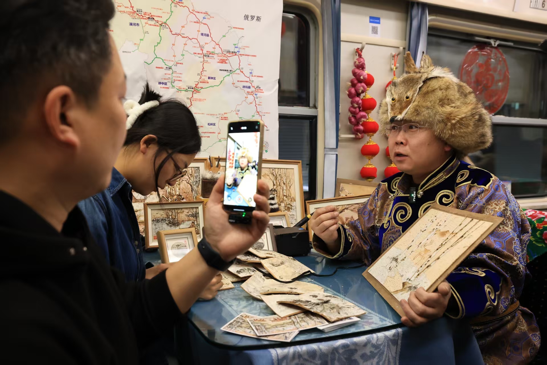 黑龙江开行今冬首趟  东北民俗文化主题列车