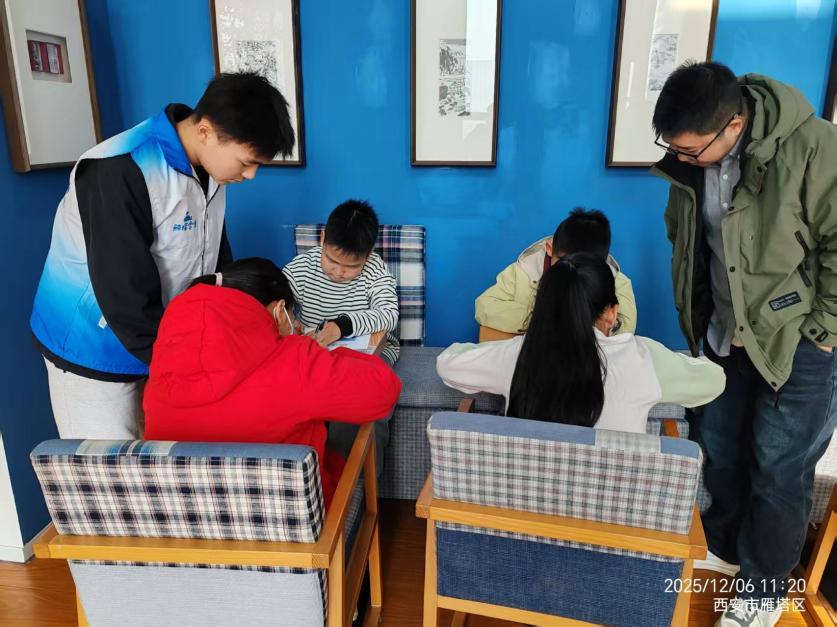 AI课程实践走进社区 欧亚通识教育赋能双向成长