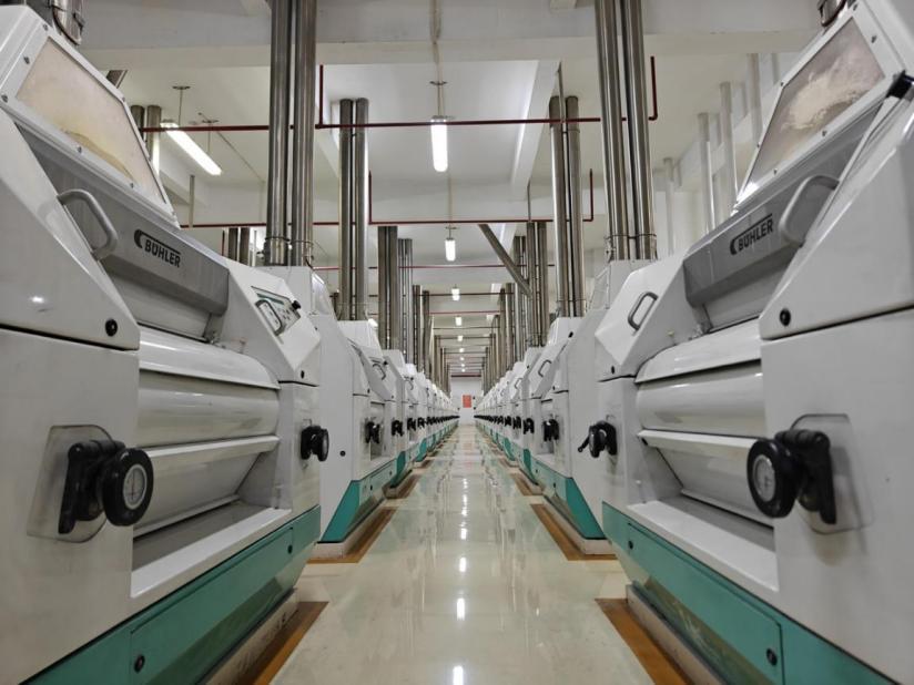 图为河北华龙农庄面粉有限公司小麦节水清洗车间。河北华龙农庄面粉有限公司供图