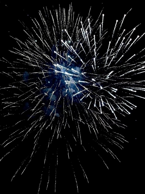 跨年必备!iPhone烟火模式火了:一文看懂拍摄教程