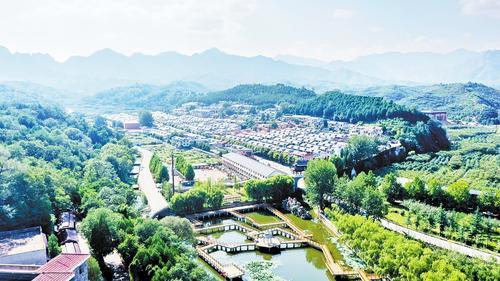 9月3日，无人机拍摄的“太行山最绿的地方”——邢台市信都区浆水镇前南峪村。 本报记者 赵永辉摄