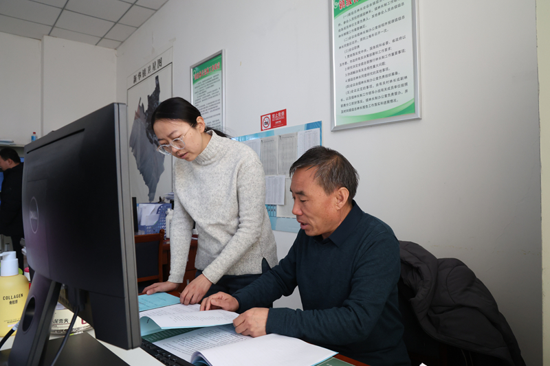 35载田间地头传经送技　甘肃临泽兴农人带乡亲走致富路