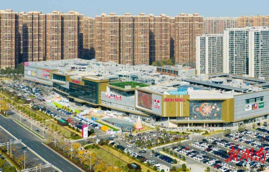 11月27日，永旺梦乐城湘江新区店开门迎客。永旺梦乐城供图