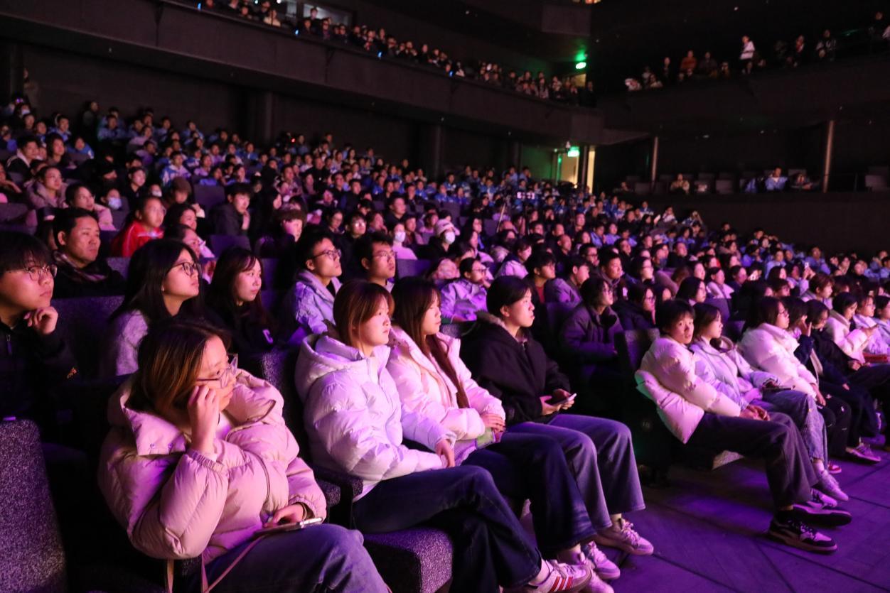 原创话剧《青春·向西北》西安大剧院实验剧场上演