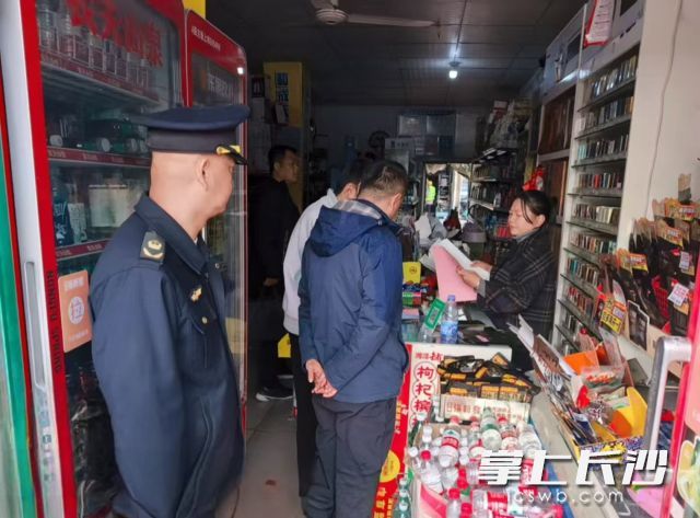 此次专项整治对辖区农贸市场、便民超市、闲置厂房等风险点位展开全面清查。