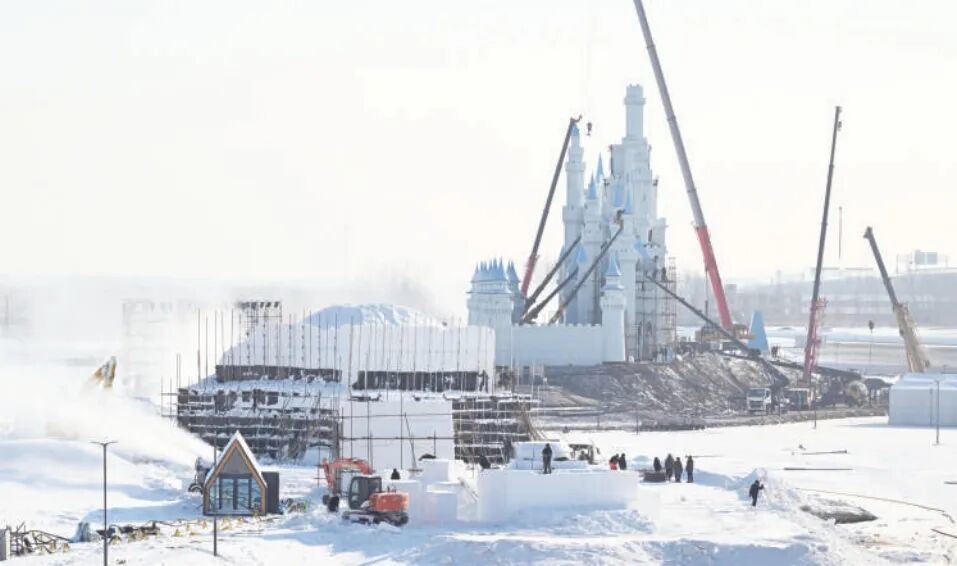 肆季南河岸线公园内粉雪城堡傲然矗立