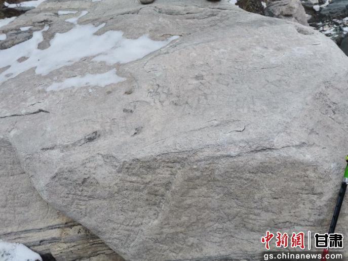 直岔和偏岔两沟交汇处岩画