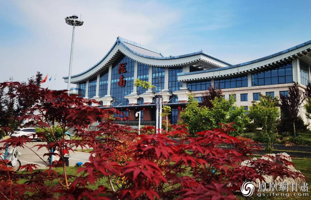 陇南机场架起联通内外的“空中桥梁”　王辉　摄