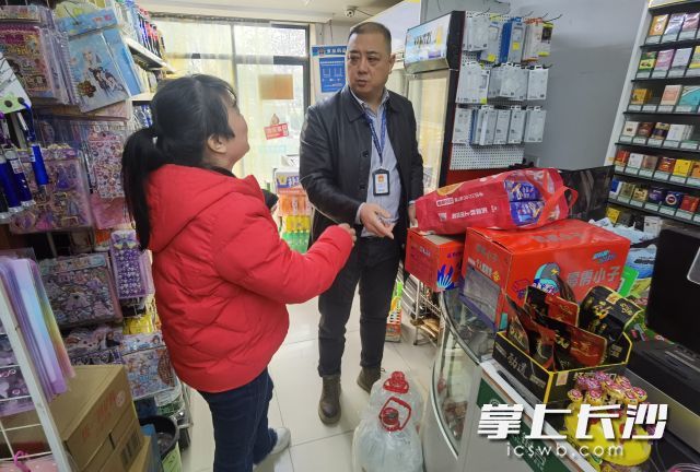 芙蓉区东岸街道全面启动烟花爆竹打非治违专项整治行动。 均为长沙晚报通讯员苏宁供图