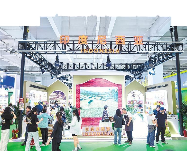 第三十一届兰洽会丝绸之路国际合作展区的主宾国印度尼西亚馆 新甘肃·甘肃日报记者 冯乐凯