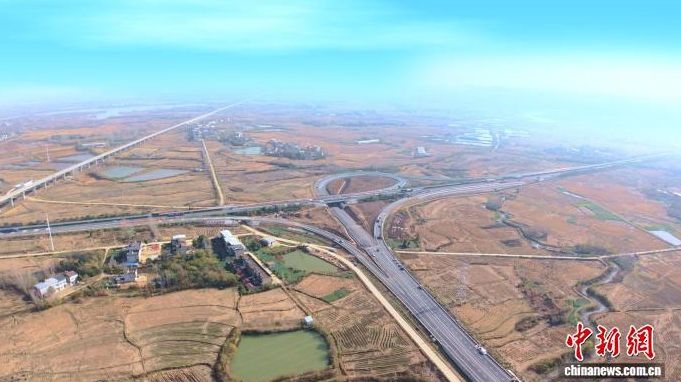 武重高速天门西段。(无人机照片)湖北交投集团 供图