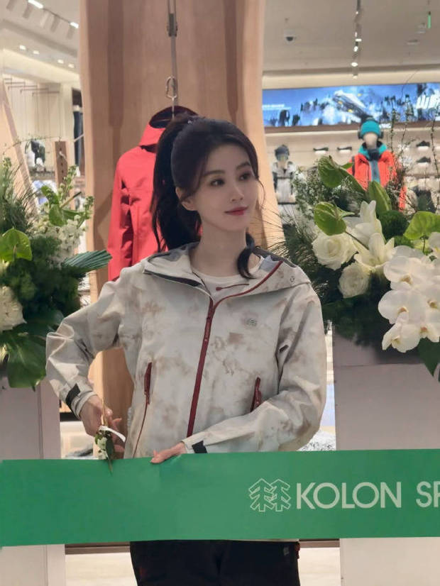 刘诗诗剪彩非常专业。