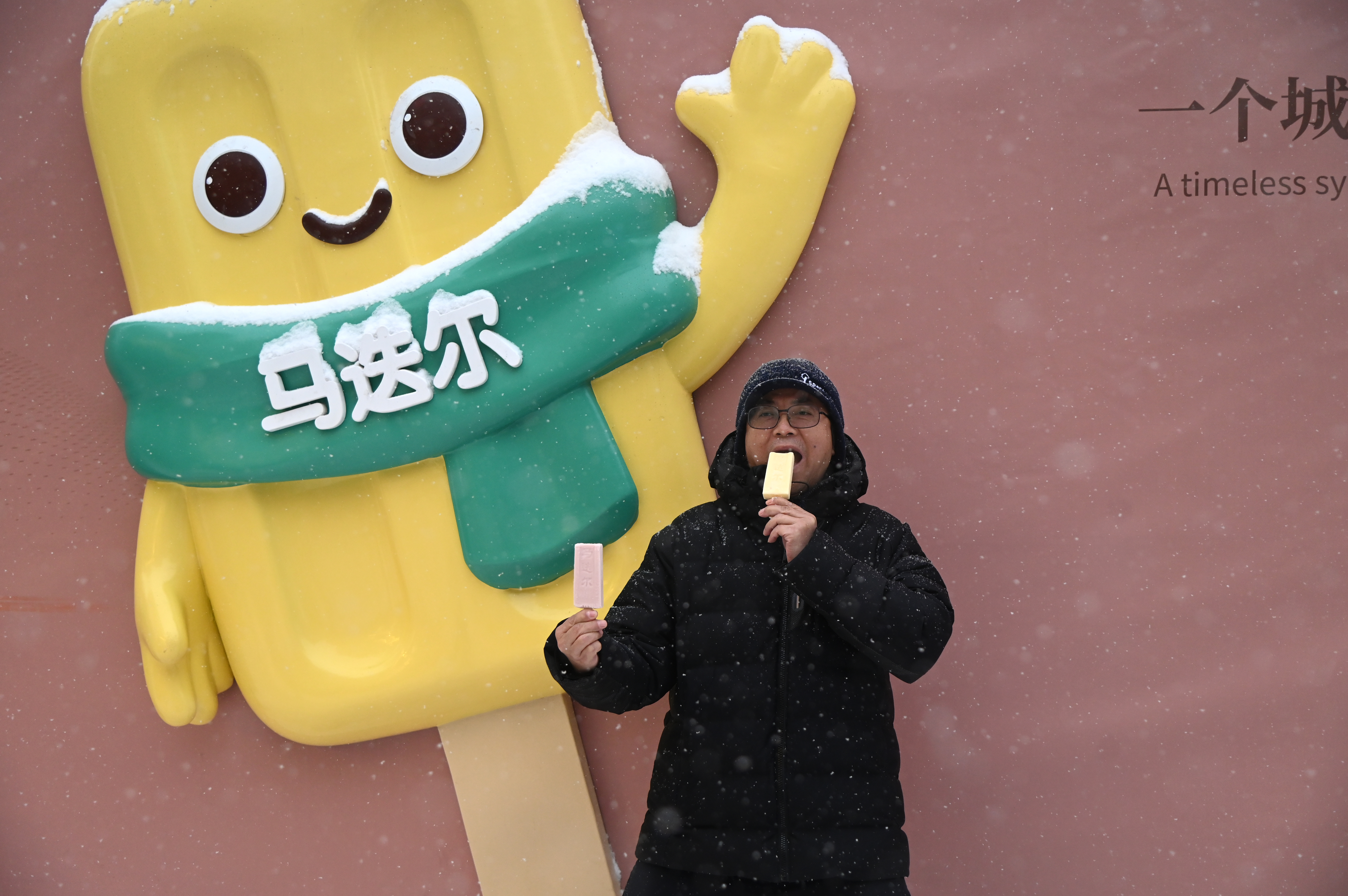 南方游客在拍照打卡