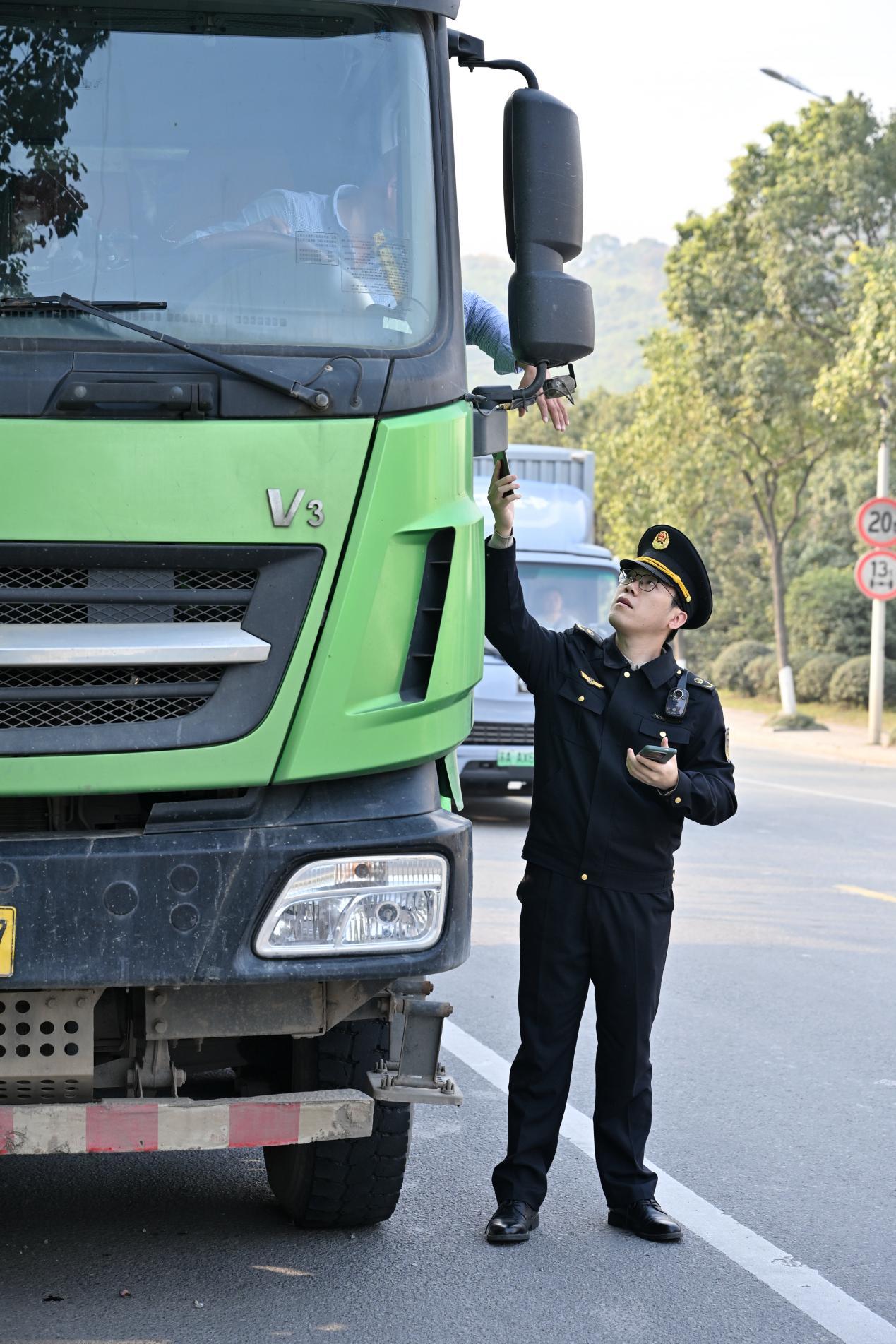 鄞州：三措并举破盲区 “萤火虫”照亮渣土清运法治路