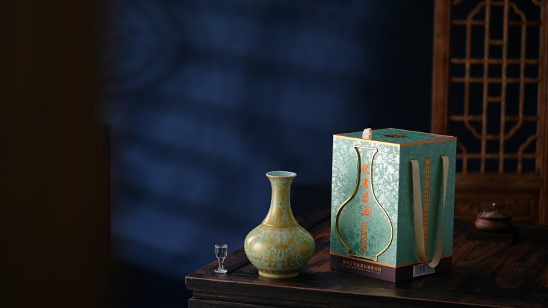 优者冬青花卉如意瓶纪念酒