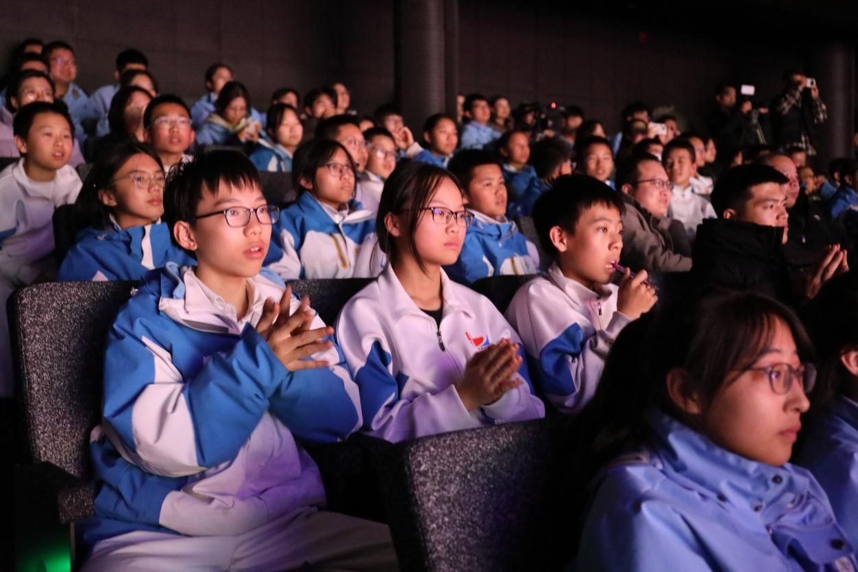 原创话剧《青春·向西北》西安大剧院实验剧场上演