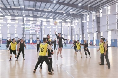 市民在京东馆开展体育运动