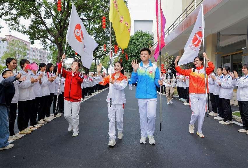成章楼正式启用！顺德李兆基中学三十周年校庆展现教育新貌