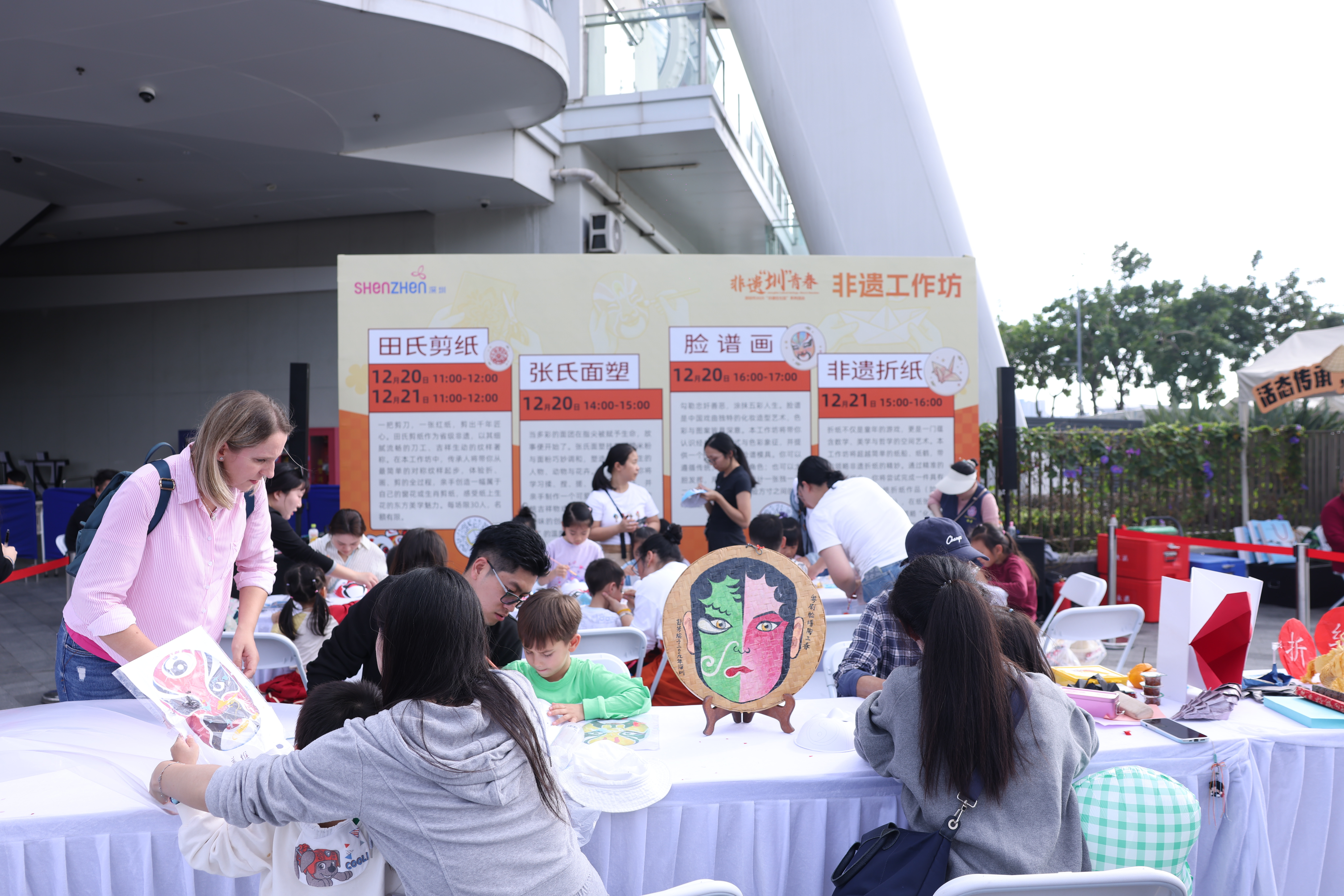 当古老技艺遇见青春鹏城，一场可看可玩可带走的非遗盛宴