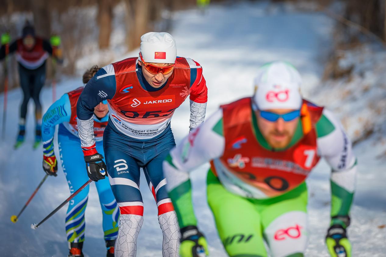专业选手参加往届瓦萨滑雪节。