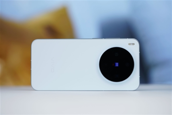 vivo X300系列两个月销量破百万：Pro版更火