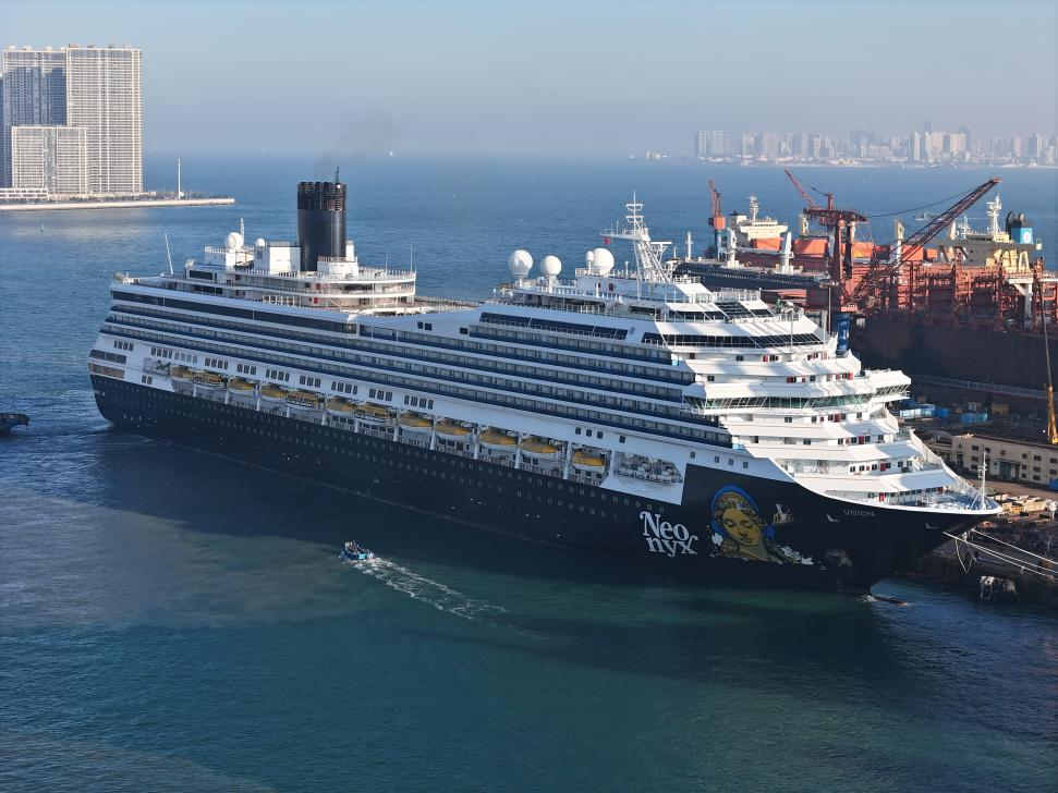 “理想”号邮轮抵达中国! 青岛邮轮产业2025年强劲复苏亮点纷呈