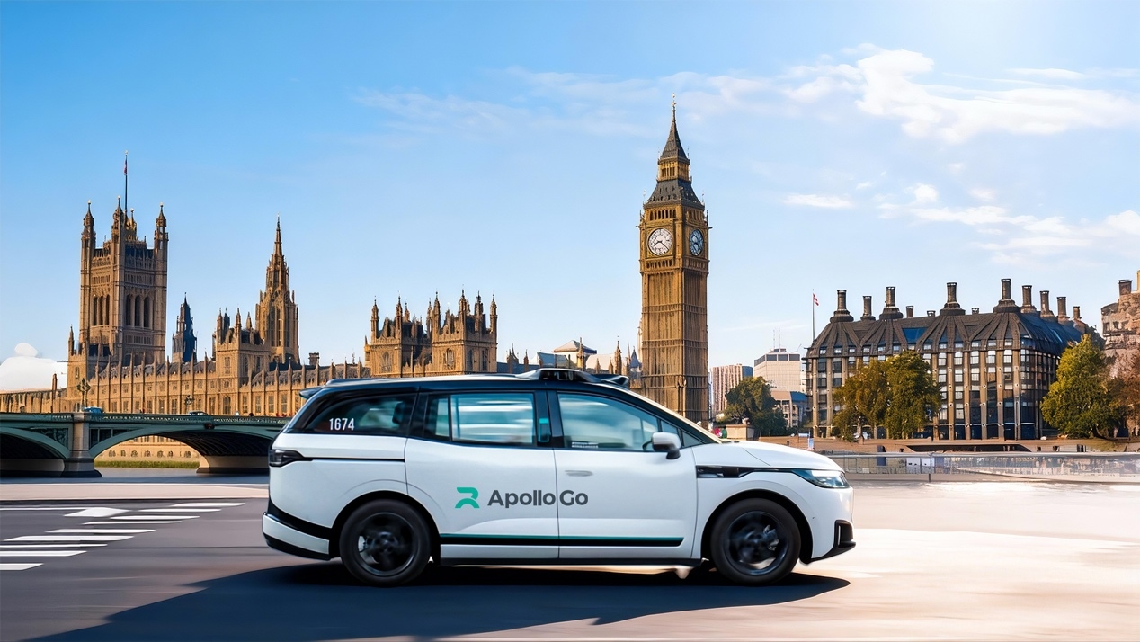 无人驾驶全球竞速：萝卜快跑落地伦敦_萝卜圈无人驾驶技能赛机器人